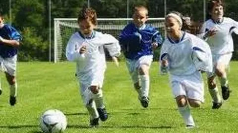 高桥蓝日本排球界三角恋情持续升级，双方立场差异明显